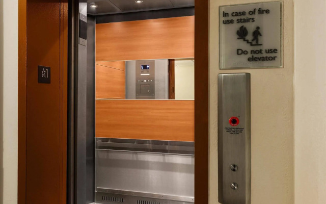 Travelodge by Wyndham Edmonton West