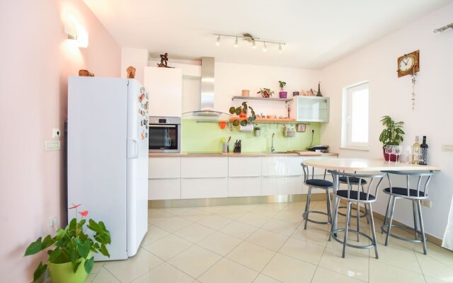 Apartment Mira