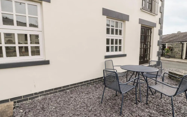 Whistle Stop Apartment