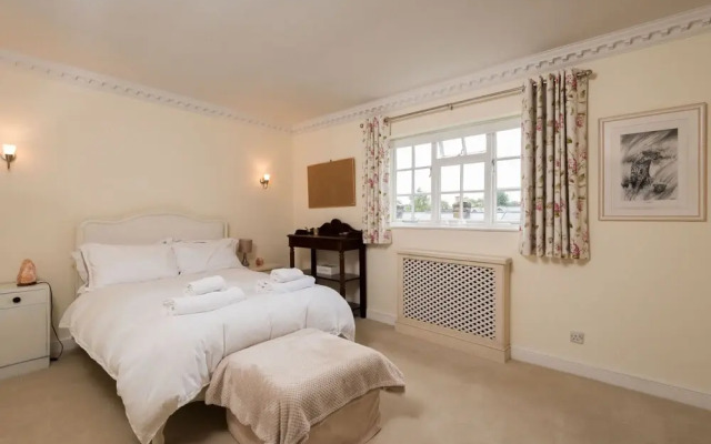 Royal Richmond Family Home by Kew Gardens