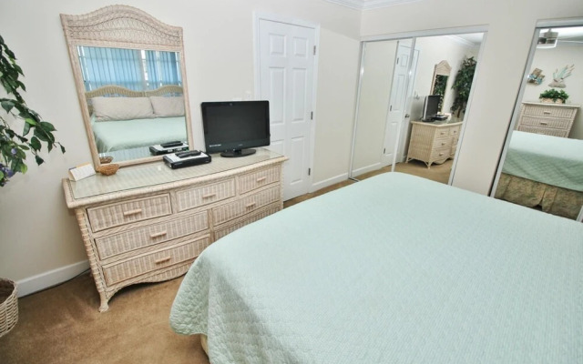 Colony Beach Club 225