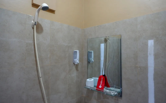 RedDoorz Plus Syariah @ Hotel Boulevard Luwuk