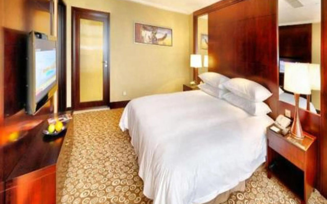 Golden Eagle Summit Hotel Downtown