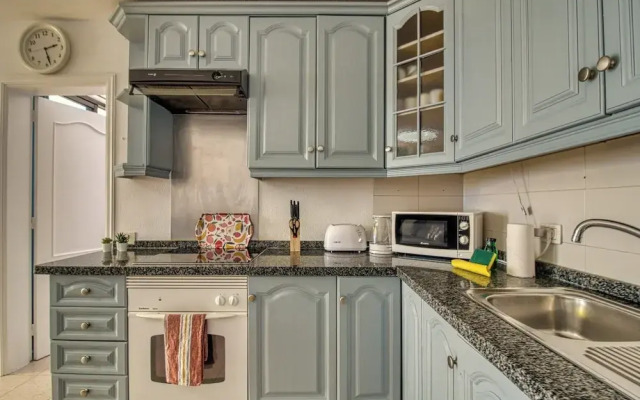 Lovely 2-bed Apartment & Jacuzzi Terrace & Pool