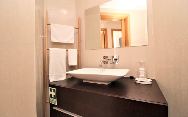 Living Apartment With Private Pool, Jacuzzi and Gym