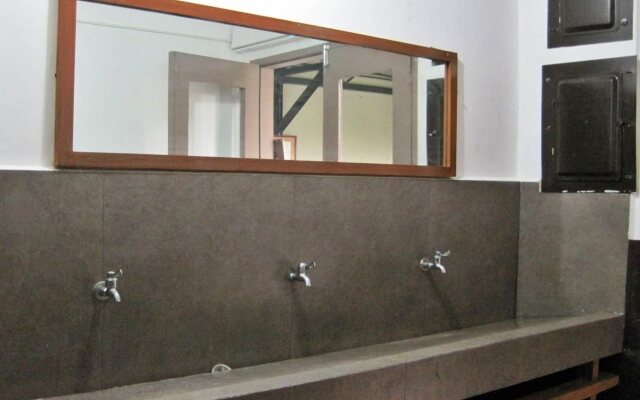UPSTAIRs BED & BATH