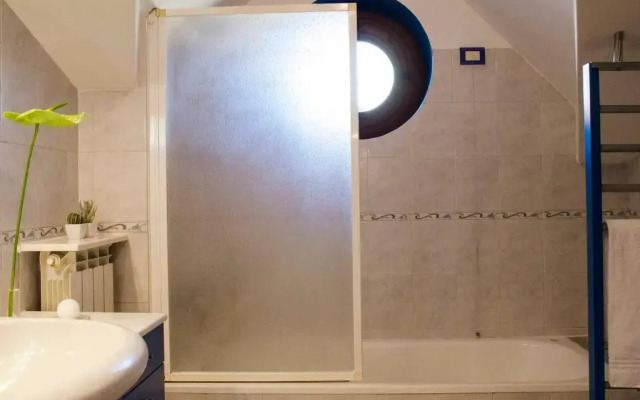 ALTIDO Lively 2 bedroom Apt with Parking close to Como