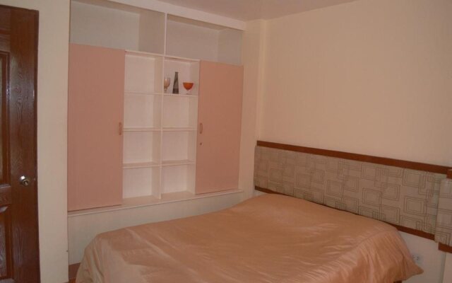 Manora Apartments and Guest House