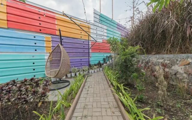 RedDoorz near Universitas Advent Indonesia