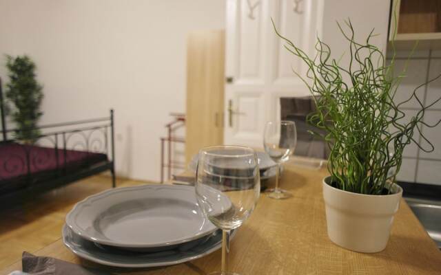 Budget Apartment by Hi5 - Hold Street