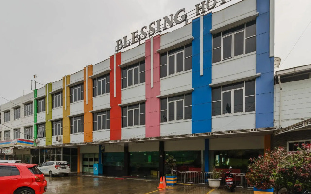 RedDoorz Plus @ Blessing Hotel Palembang