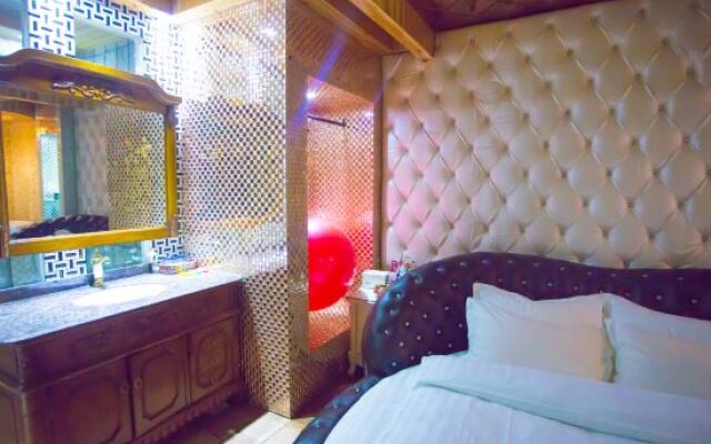 No.7 Theme Hotel