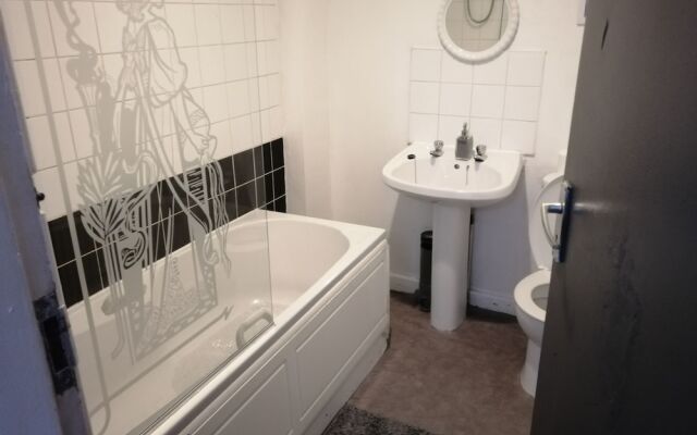 Fun 4-bed Apartment in Birmingham Central