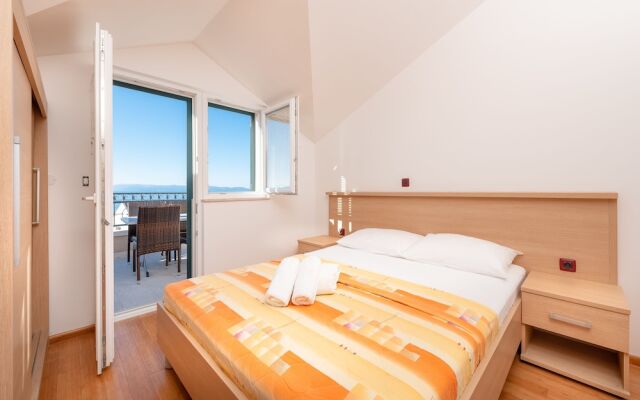 Hotel Tucepi (Private Apartments)