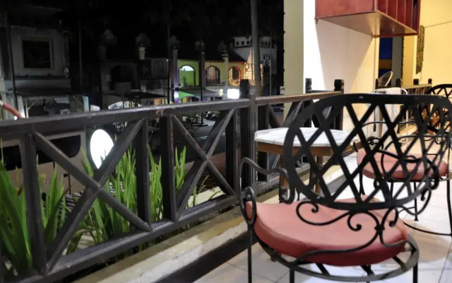 On The Way Hostel & Lounge