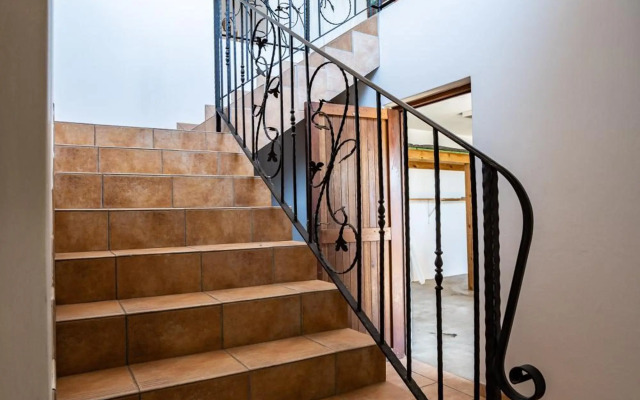 6 Bedroom Tuscan Styled Home in Umdloti Beach