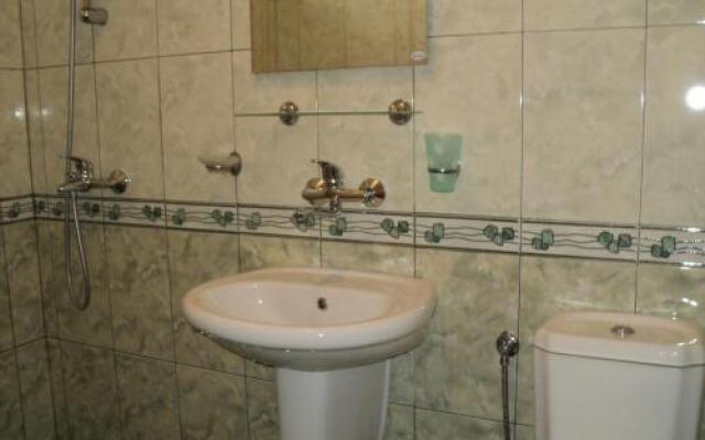 Meni Apartments and Guest Rooms