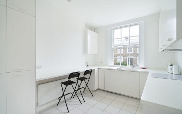 Sophisticated 2-bed, 2-bath apt in Chelsea