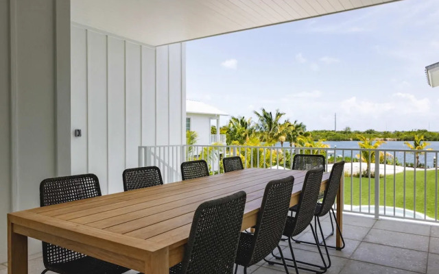 New Waterfront Home - Dreamside House