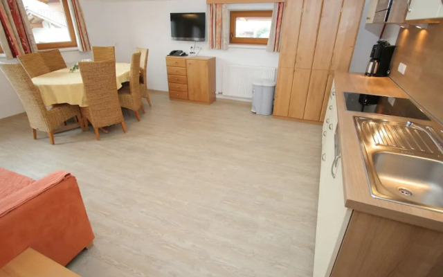 Spacious Apartment in Uderns near Ski Area