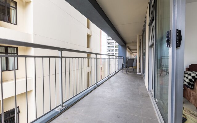 Cosy Two Bedroom in CBD with Pool