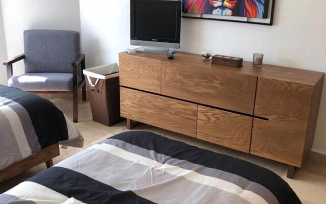 Peninsula 106 2 BR by Casago