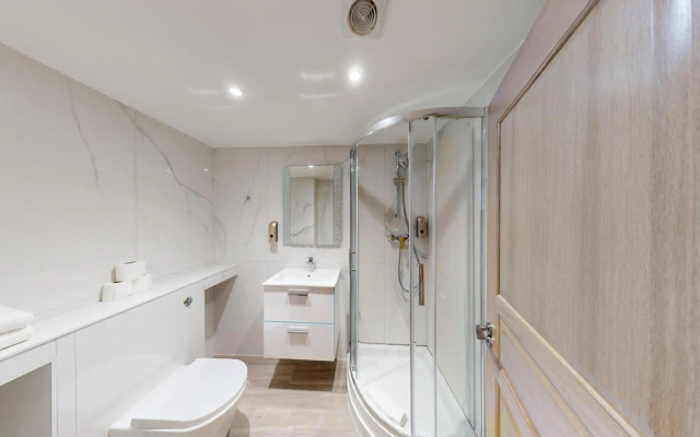 Hotel 82 London