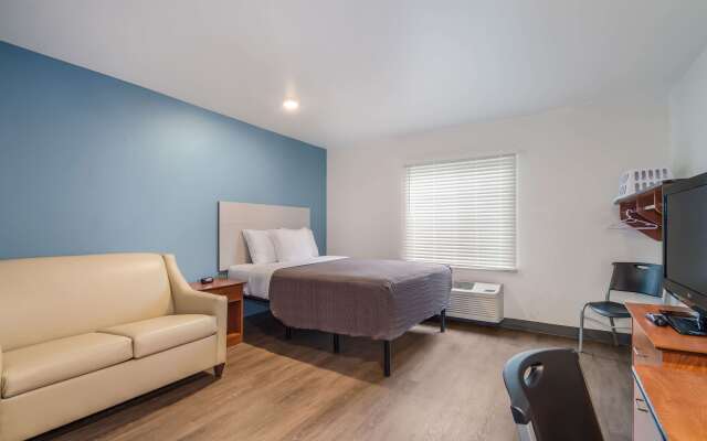 WoodSpring Suites Charleston Ashley Phosphate