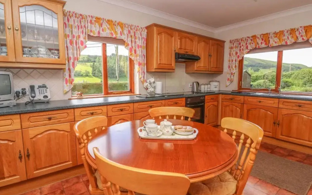 Drainbyrion Farm House