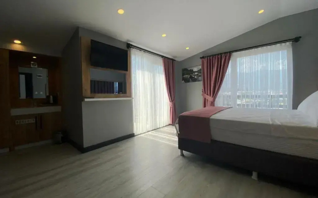 L'opera Deluxe Hotel