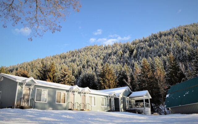 Lakeshore Boutique Inn Inc.