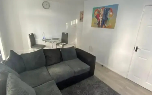 Chic City Retreat Immaculate 2 Bed Oasis in London