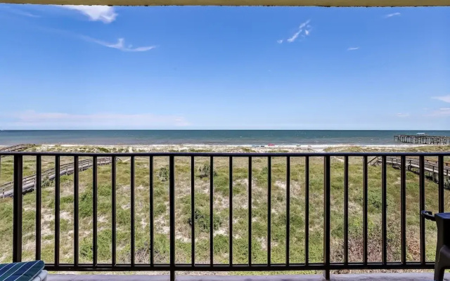 Freshly Renovated 2BR Dream Condo Beachfront Stunning Views