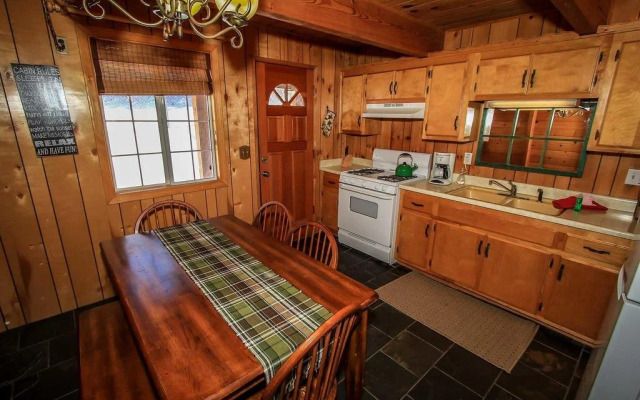 Cozy Pine Retreat #1499