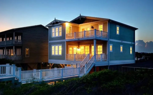 R & R By The Sea 4 Bedroom Home by RedAwning