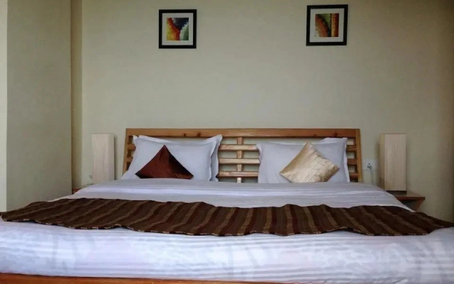 Queen's Meadow Hotel