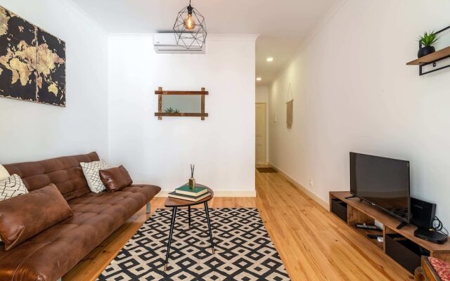 Dazzling Apartment With Private Terrace in Alcântara