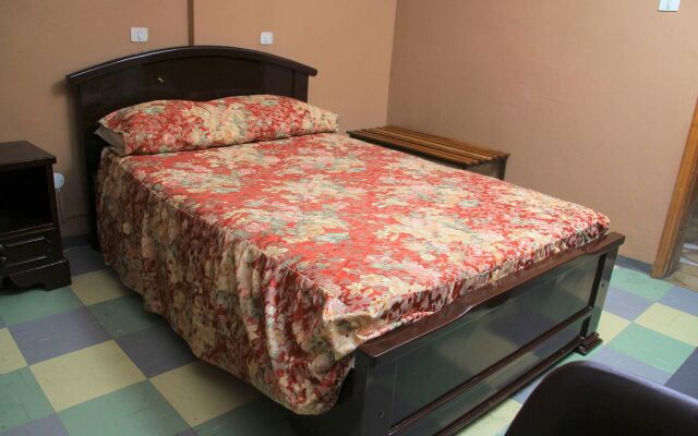 Yonas Hotel