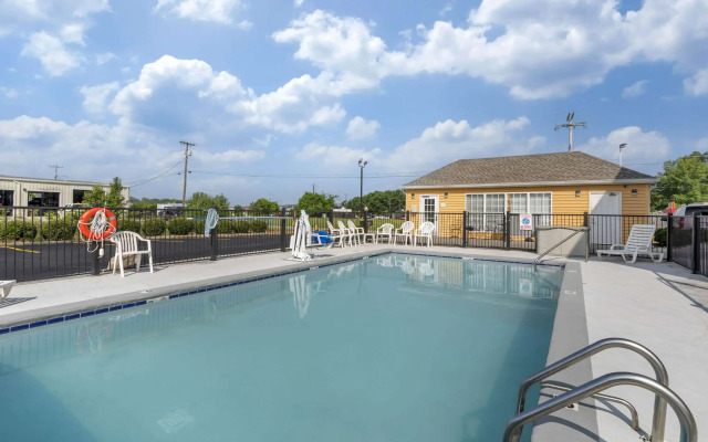 Quality Inn Oak Ridge