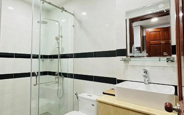 Pine Tree Hotel and Apartment