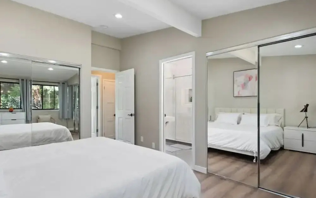 Stylish & Spacious Retreat in Downtown Bellevue