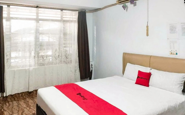 RedDoorz @ Amanah Syariah Residence Tanjung Karang Lampung – Guest Rooms – Bandar Lampung