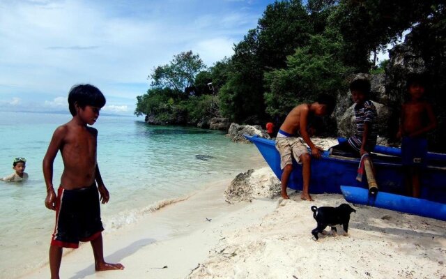 Kalipayan Beach Resort & Atlantis Dive Center