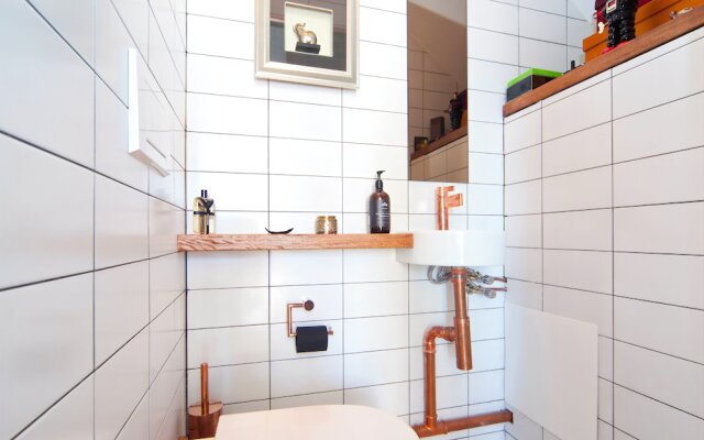 2 Bed Sydney Executive Apt Close To City