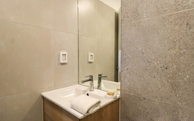 w Artistic 2BR With Balcony in Miraflores