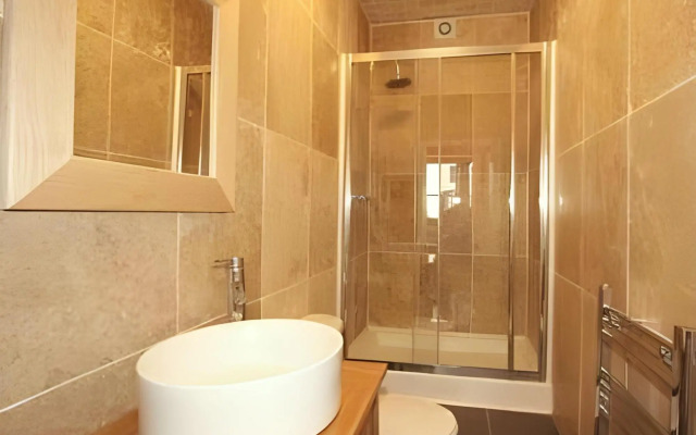 Central Hotel Cheltenham by Roomsbooked