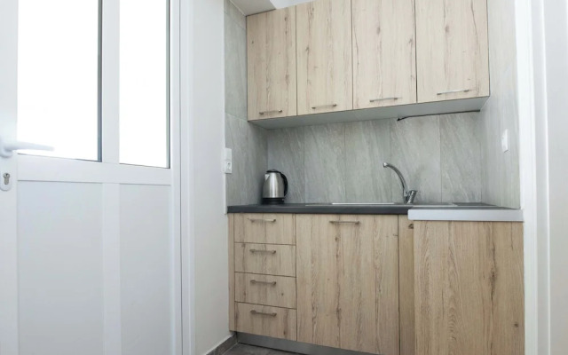 Modern 1 Bd Balcony Apt in Kato Patisia