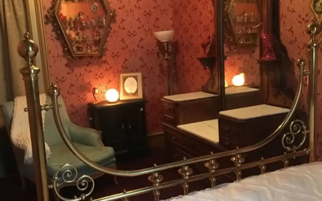 Nicki Lee Mansion