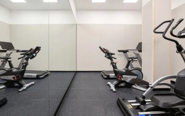 LM Relaxed Hotel (Qianlingshan Park Yan'an West Road Subway Station) – Sports – Guiyang