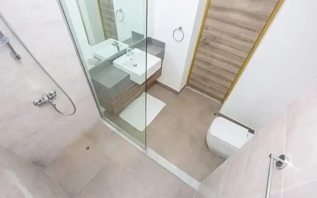 Guest and Co - Enchanting Vistas From This Fancy Apartment in JVC